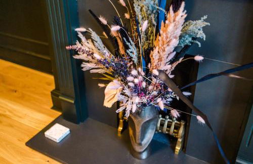 Unique 4 Bed Home in The Windsor Tapestries by Casa by Grace - Sleeps 7-9, Private Hot Tub Hire, Free Parking, Dog Friendly, Legoland, Windsor Castle - Foto 45