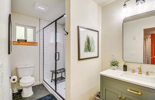 Port Orchard Lakefront Cabin with Fire Pit and Grill! - Foto 12