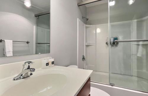 SnowDen - Pool, Gym, Hiking, Fireplace! - Foto 16