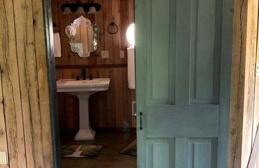 Unique Hobbit House Accommodation with a Private Hot Tub in Shenandoah, Virginia - Foto 14