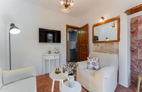 Charming Villa with Private Garden & BBQ - Foto 6