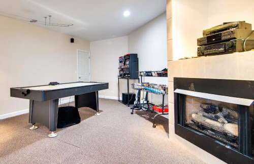 Hot Tub and Sauna Hoffman Estates Villa in Elgin! - Foto 15