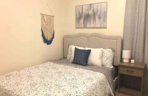 * Radiant Retreat * King Bed * Long Term Stays * - Foto 5