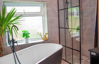 2BR Home in Manchester near Etihad Stadium with Parking - Foto 10