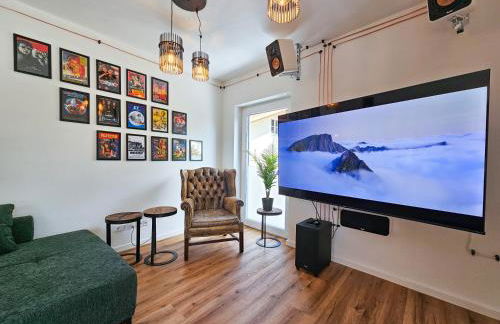 BETTER l industriaI apartment l Heimkino - Foto 12