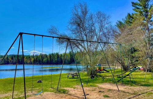 ADK Cabin with Hot Tub, Near Whiteface, Lake Placid, Fire Pit, Game Rm - Foto 44