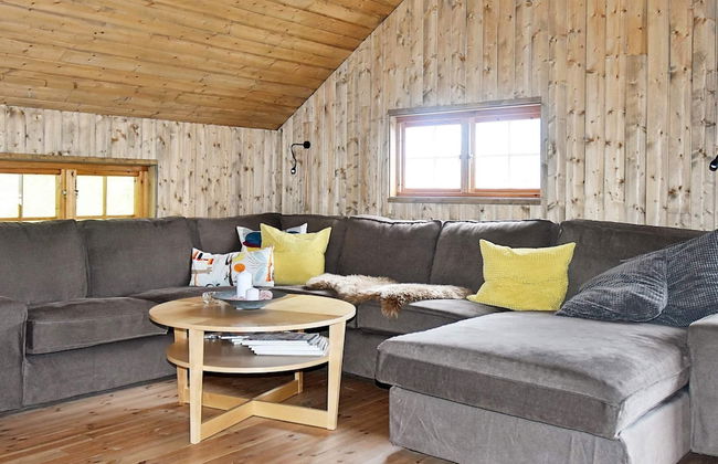 8 Person Holiday Home in Lesund - Foto 13