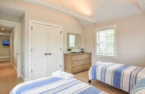 Gorgeous Architectural Home w Water Views - Foto 26