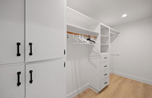 NEW Lux 5BR Villa Near Disney, Knotts, LA, OC with Hot Tub & Games - Photo 67