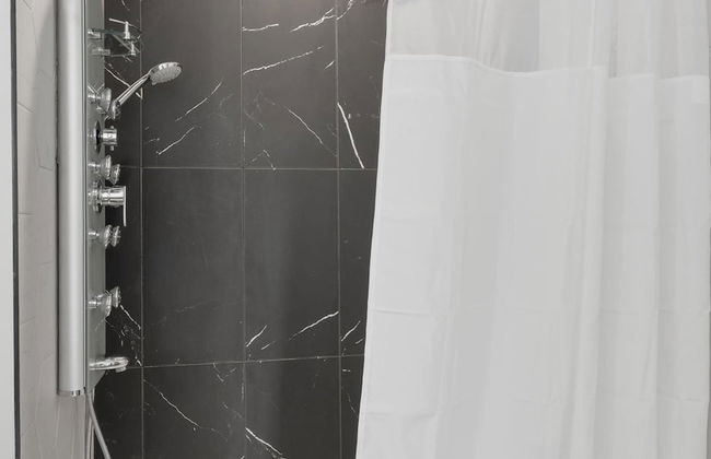 Upstay! New Renos Spacious Apartment Near Soco - Foto 25