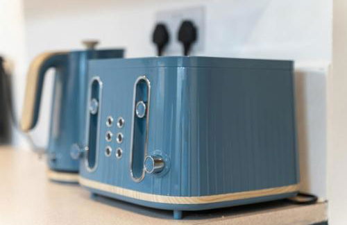 Cozy 2BR Getaway - Private Hot Tub & Bath Retreat - Foto 17