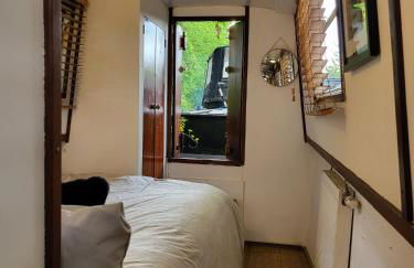 Lovely Canal Boat in Little Venice for Family & Friends - Photo 9