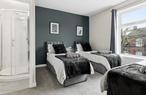 Modern 5 Bed 2 Bath House w Free Parking - Photo 21