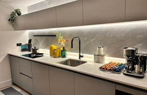 Luxury 2BR- Sleeps 5- Westfield Apartment- 3 min to station- Perfect for Families Shopping - Foto 15