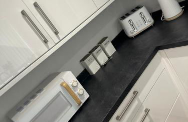 Cosy 2 Bed House near Birmingham Airport & NEC - Foto 6