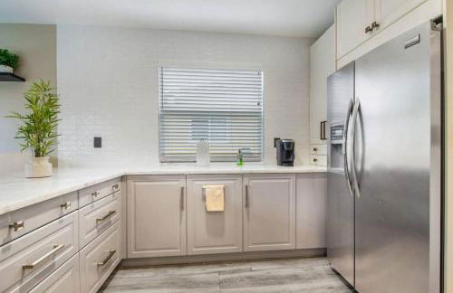 Peaceful retreat with a pool 15 min away beach - Foto 11