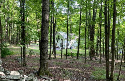 Modern Cottage Perfect for Glamping in New York State - Foto 12