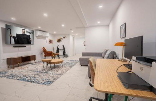 Stylish 2BD Brooklyn Retreat with Backyard & Basement - Foto 31