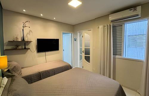 Moderno Apto no Gonzaga a UMA quadra da Praia - Foto 5