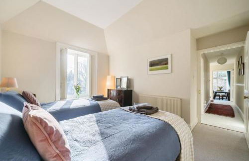 Artist's Studio - Photo 32