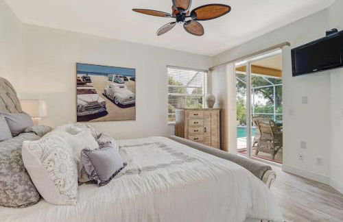 Sunshine days Stunning pool home. Gated community - Photo 13