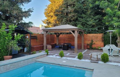 3 Bedrooms,Beautiful House with Hot Tub, Pool Oasis and Fire Pit - Foto 6