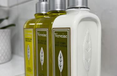 KUELhome - STYLISCHE ZENTRALE WOHNUNG MIT KÜCHE UND PARKPLATZ IN SEITENSTRAẞE - Foto 32