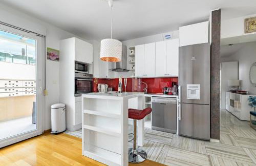 Bačvice - 2 BR , terrace,3 air conditioners, parking,elevator 3 minutes to the beach - Photo 7