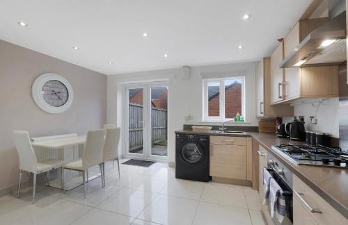 New! Spacious Retreat for 10 Perfect for Families! - Photo 31