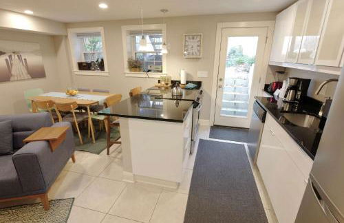 Explorers Paradise Walk to Capitol - Photo 2