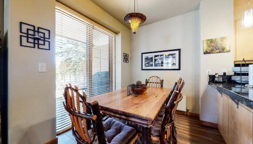 Solstice 11 Amazing Location on Golf Course, Heated Garage, Private Washer Dryer condo - Foto 2
