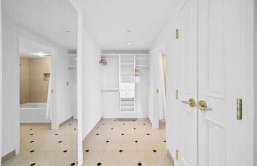 2BR 3BA Beachfront Condo CozySuites at Showboat - Foto 15