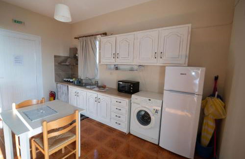 Lorraine's Cottage Style Studios, shared swimming pool and bbq only for guests at Simotata village - Photo 18