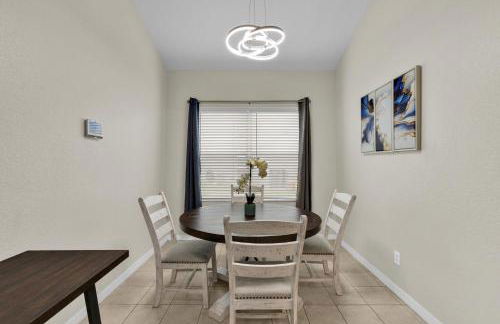 Gorgeous Family Home w Pool, pool Spa, BBQ, Game Room - Foto 15