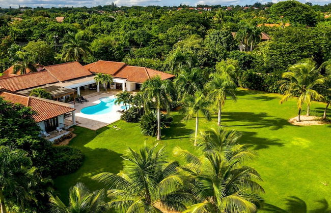 Casa de Campo Villa Luxurious Property up to 12 People With Pool Jacuzzi BBQ Golf - Photo 17
