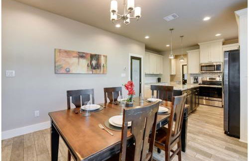 Centrally Located Stunning 3BR 2BA Near Downtown - Foto 34