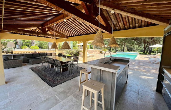 Luxury Villa With Private Pool - Photo 29