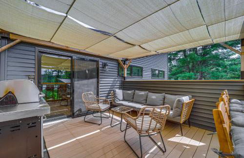 Clam Lake Vacation Rental with Deck and Shared Dock! - Foto 3