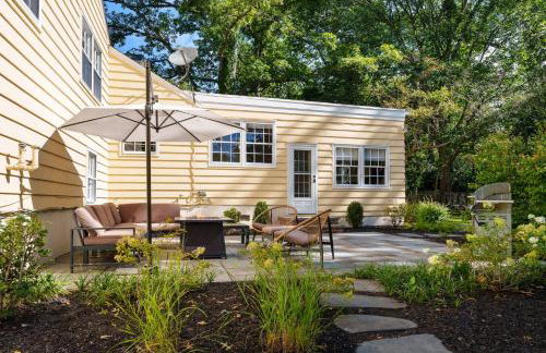 Exclusive Lux Home Near Town • Game Rm • Gym • 4BR - Photo 19