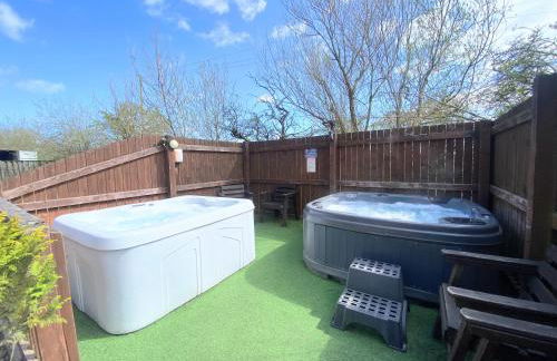 Lbtie Lodge with Two Private Hot Tubs - Fife - Loch Leven - Lomond Hills - Photo 22