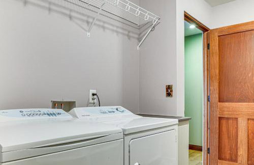 Private Peninsula! Laurel Lake Retreat with 3 Piers - Foto 14