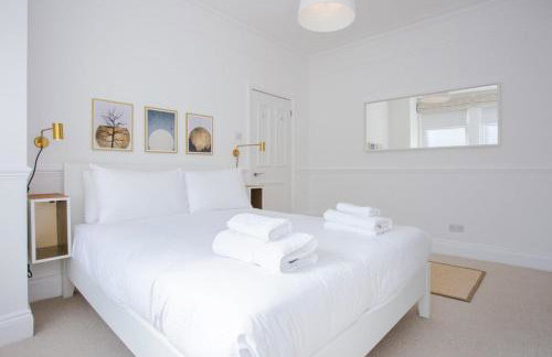 Stylish & Modern 3 Bed Flat in NW London With Garden - Foto 26