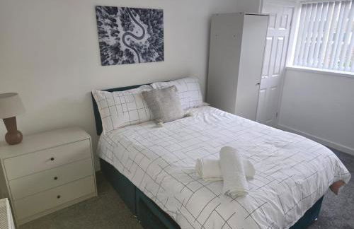 New 4bedroom house near Manchester Airport - Photo 11