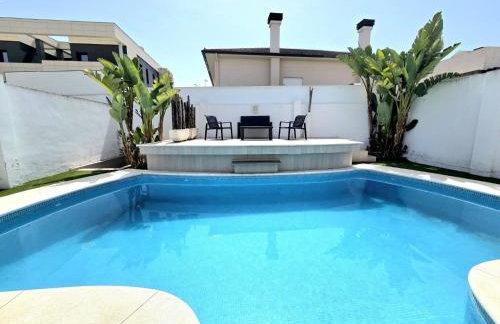 Chalet con jardin privado y piscina para disfrutar con la familia y amigos - Photo 2