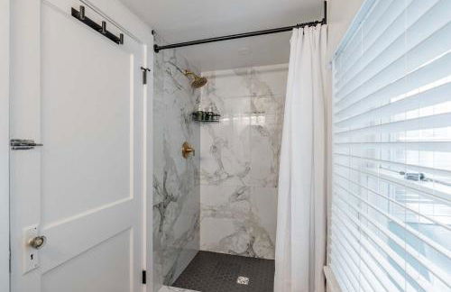 Sanctuary on 3rd - Walk to UF , Parking , Grill - Photo 56