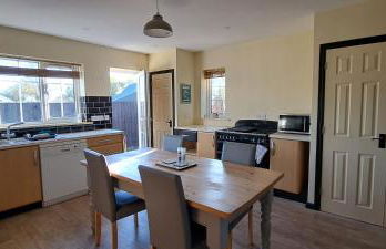 Sizeable 4 bed property on Huntingdon Ring road - Foto 10