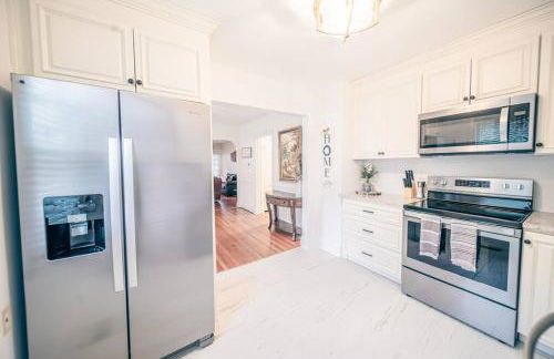 Center St Retreat - 1 Block from Downtown! - Foto 27