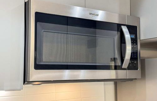 Bright & Spacious in Iconic LA Neighborhood Free parking - 10mins to Cedars - Photo 37