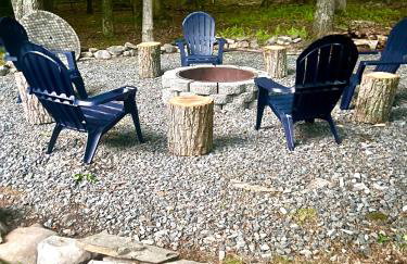 Amazing Poconos House . Sauna/Hot Tub/Private Pool - Foto 3
