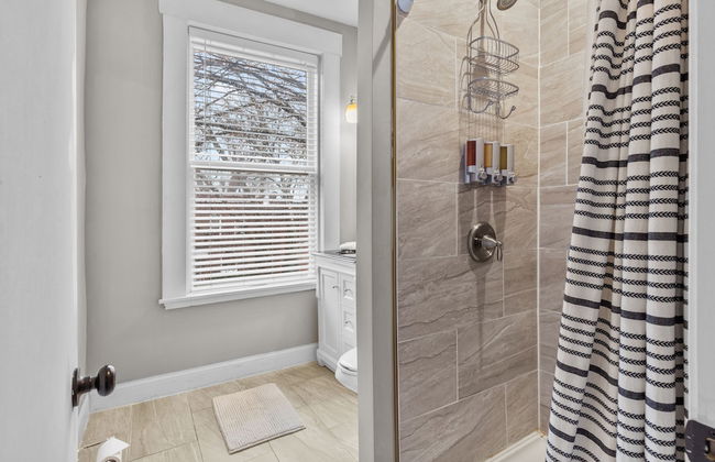 Designer Home in Shaw Right Side - JZ Vacation Rentals - Photo 23